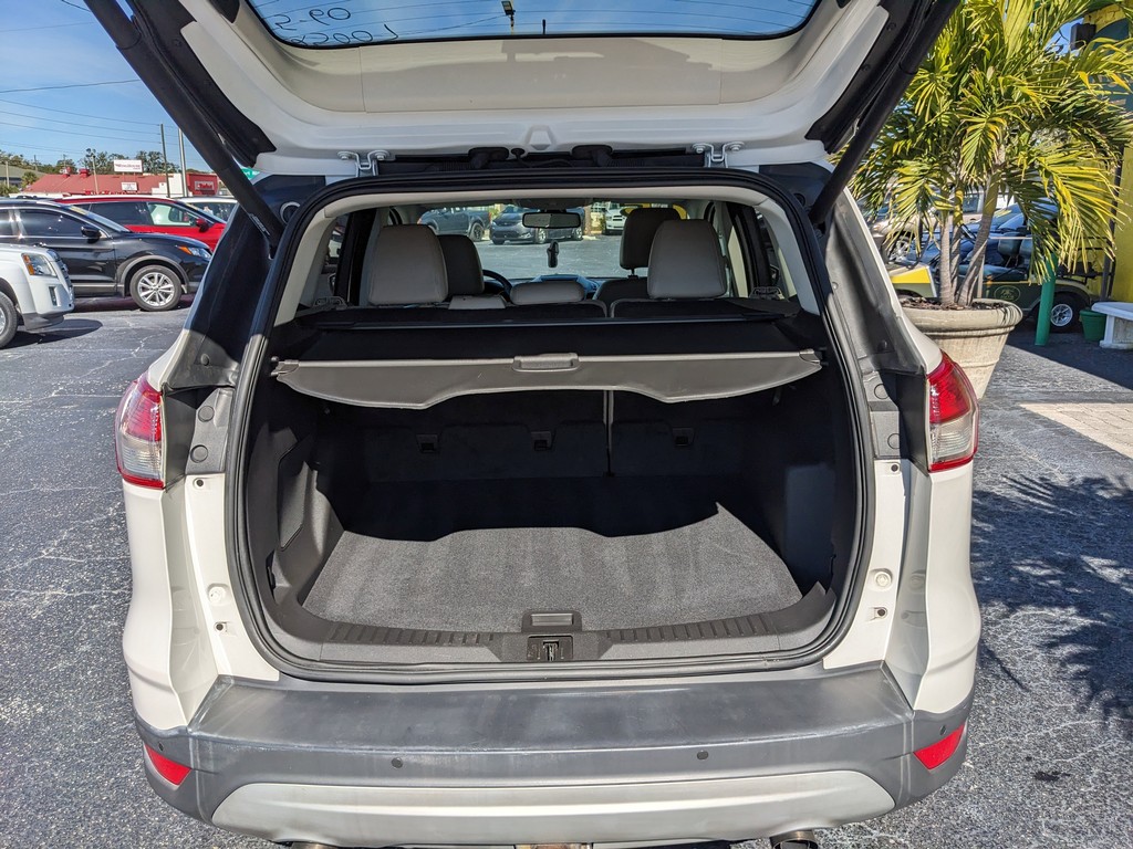 Ford Escape Vehicle Full-screen Gallery Image 10