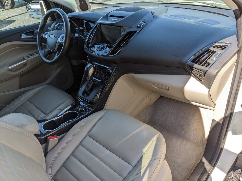 Ford Escape Vehicle Full-screen Gallery Image 12