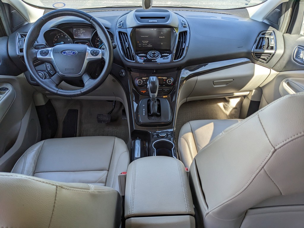 Ford Escape Vehicle Full-screen Gallery Image 13