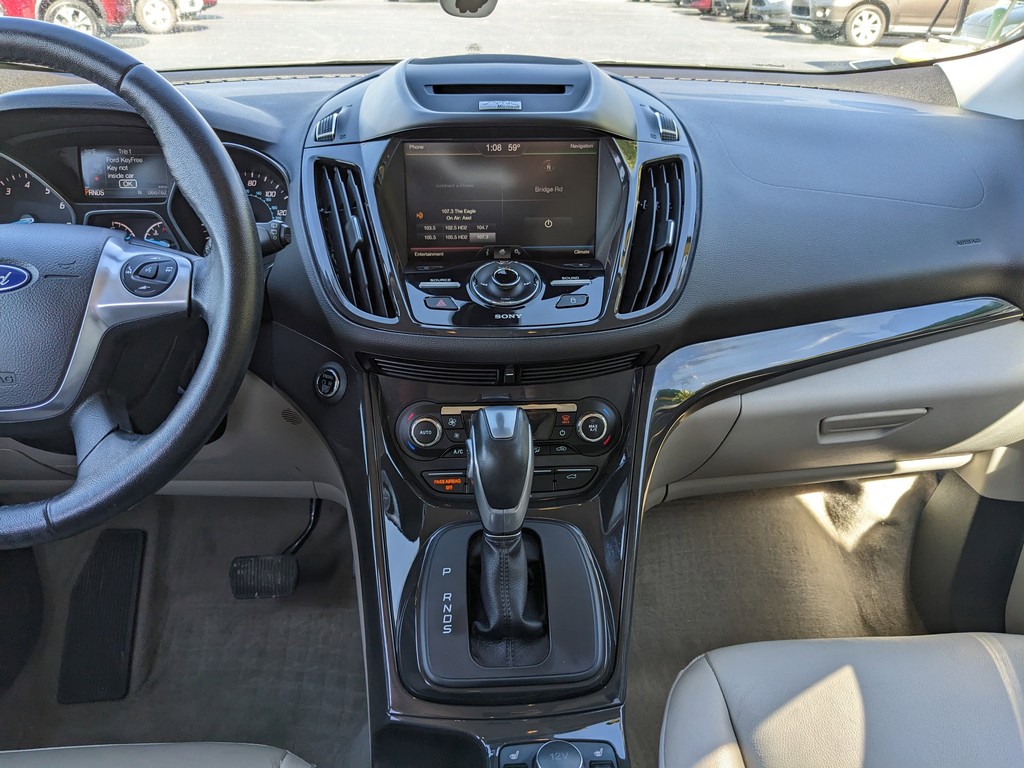 Ford Escape Vehicle Full-screen Gallery Image 15