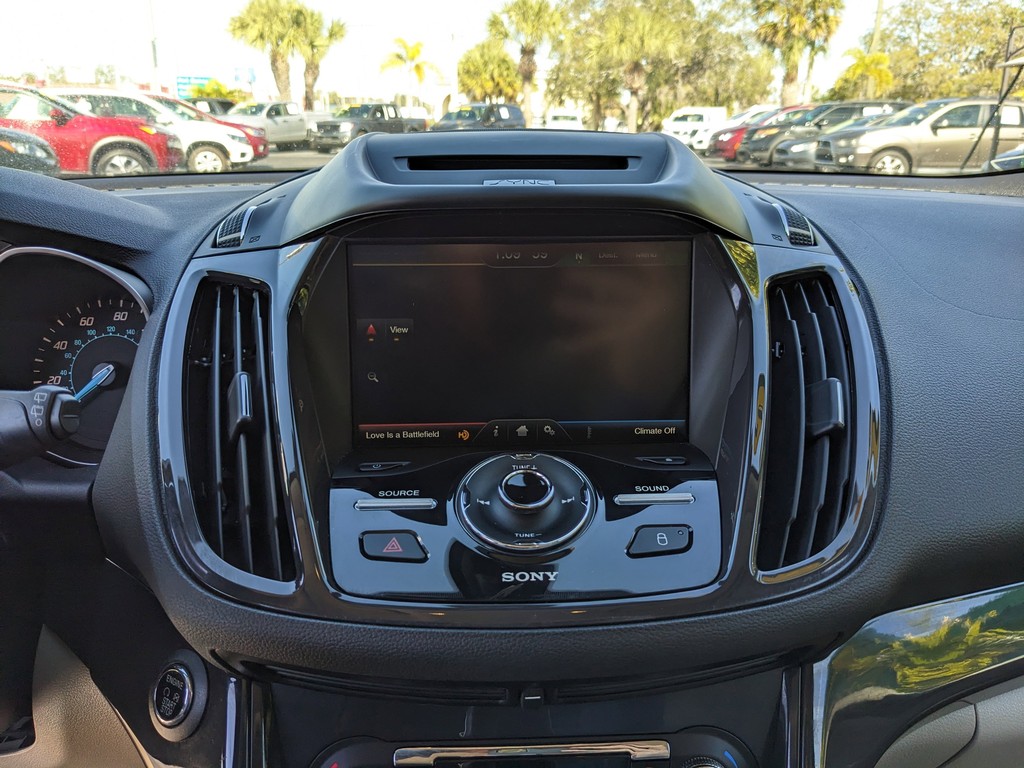 Ford Escape Vehicle Full-screen Gallery Image 21