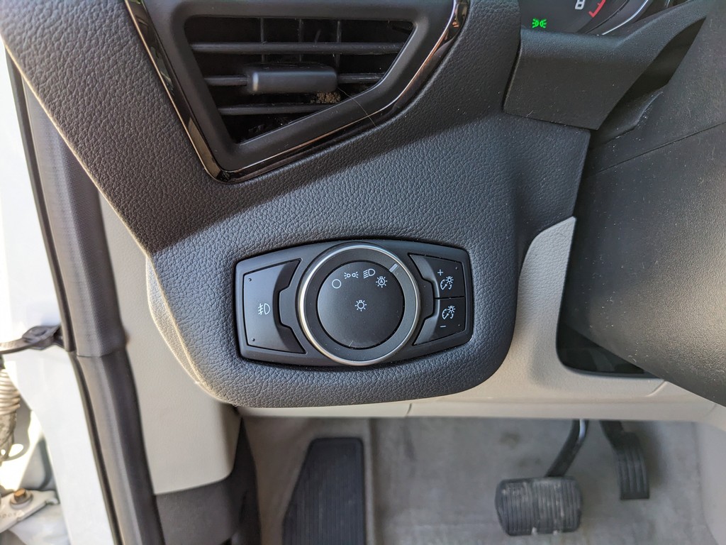 Ford Escape Vehicle Full-screen Gallery Image 26