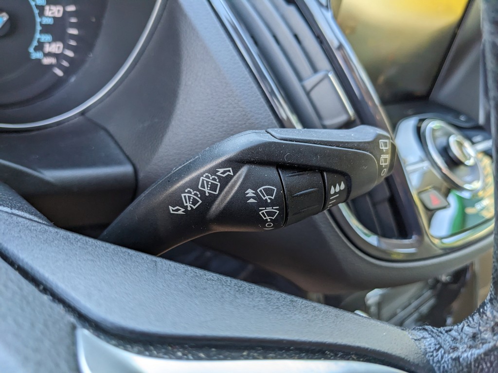 Ford Escape Vehicle Full-screen Gallery Image 31