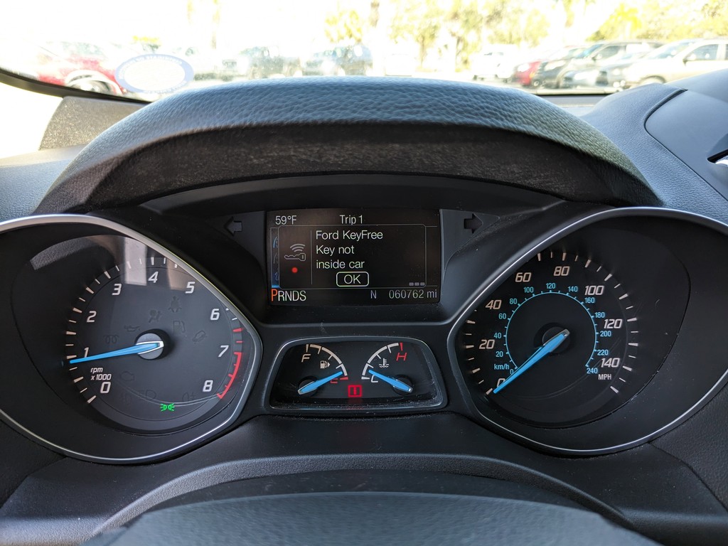 Ford Escape Vehicle Full-screen Gallery Image 32