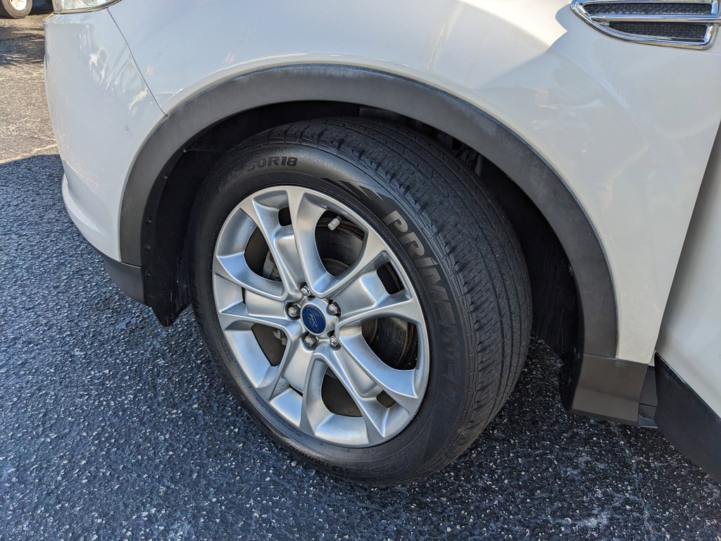 Ford Escape Vehicle Full-screen Gallery Image 33