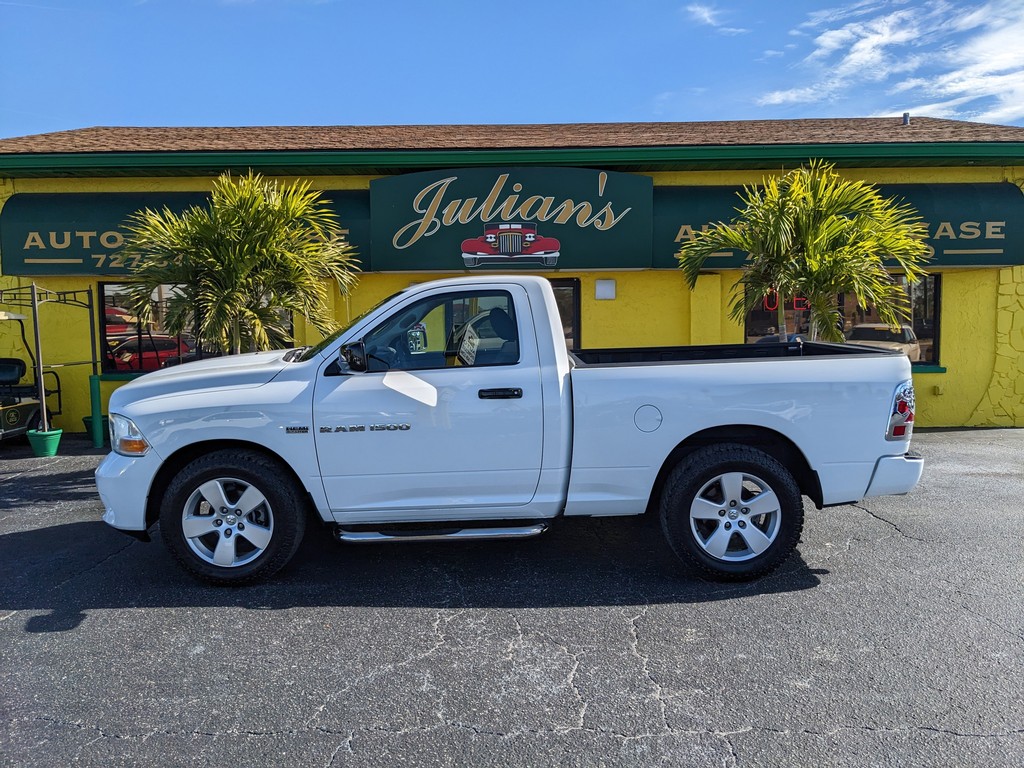 Ram 1500 Vehicle Full-screen Gallery Image 03