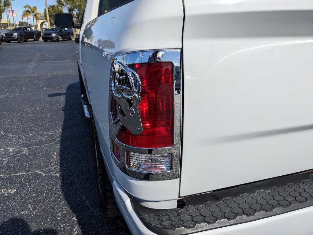 Ram 1500 Vehicle Full-screen Gallery Image 09