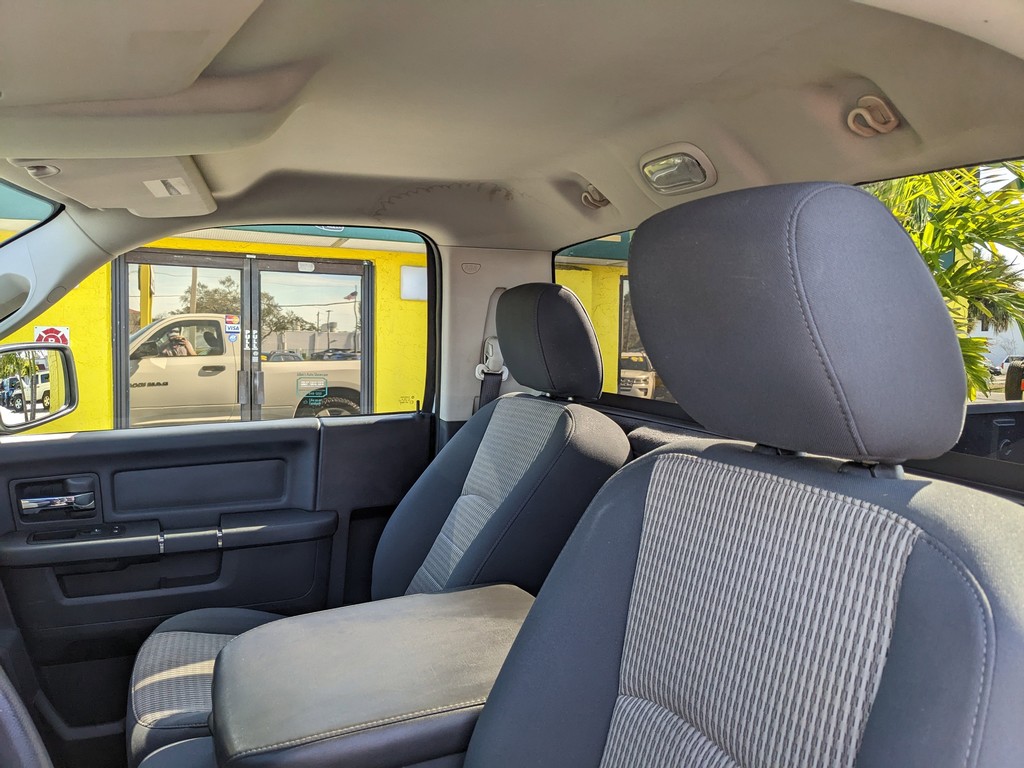 Ram 1500 Vehicle Full-screen Gallery Image 17