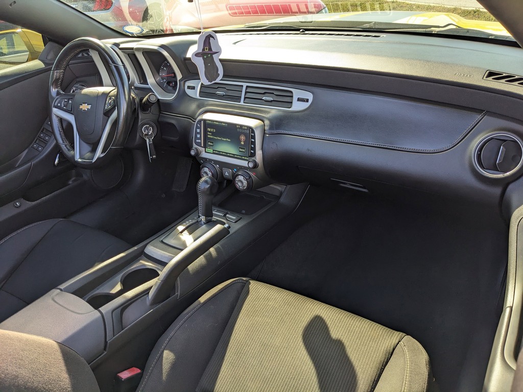 Chevrolet Camaro Vehicle Full-screen Gallery Image 05