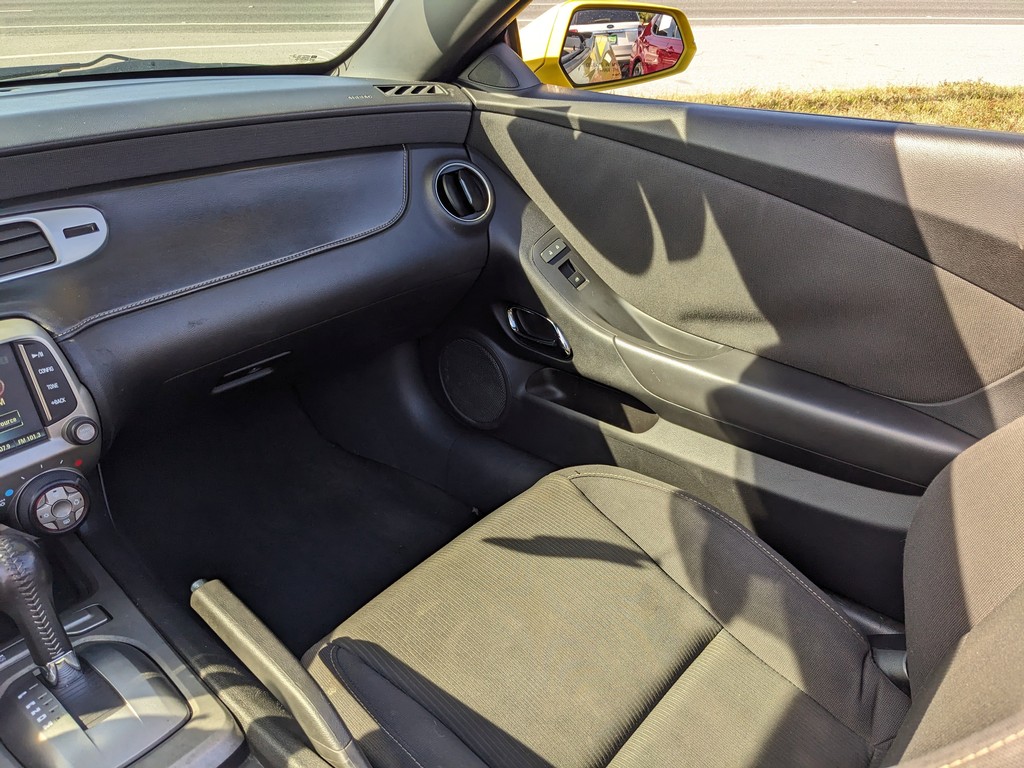 Chevrolet Camaro Vehicle Full-screen Gallery Image 09