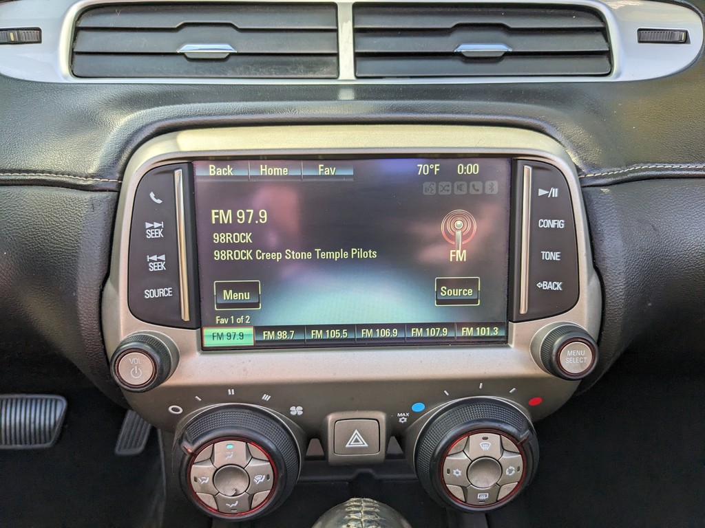 Chevrolet Camaro Vehicle Full-screen Gallery Image 16