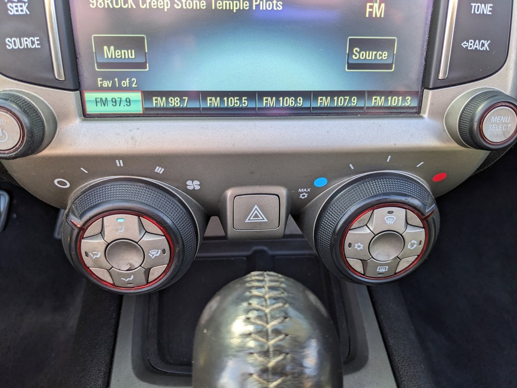 Chevrolet Camaro Vehicle Full-screen Gallery Image 17