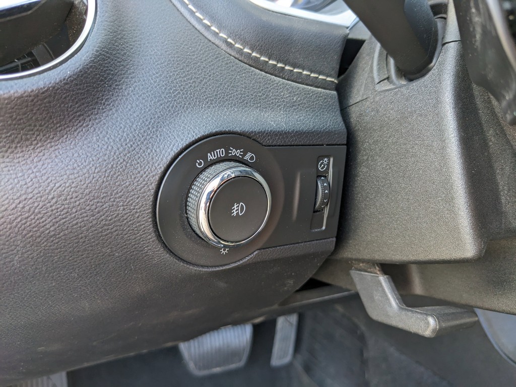 Chevrolet Camaro Vehicle Full-screen Gallery Image 19