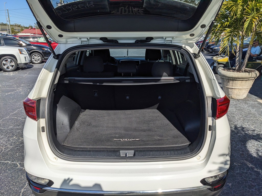 Kia Sportage Vehicle Full-screen Gallery Image 08