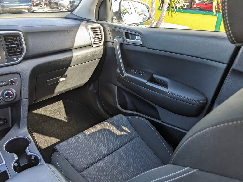 Kia Sportage Vehicle Full-screen Gallery Image 13