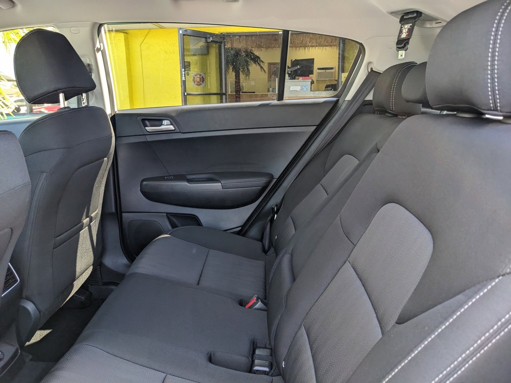 Kia Sportage Vehicle Full-screen Gallery Image 14