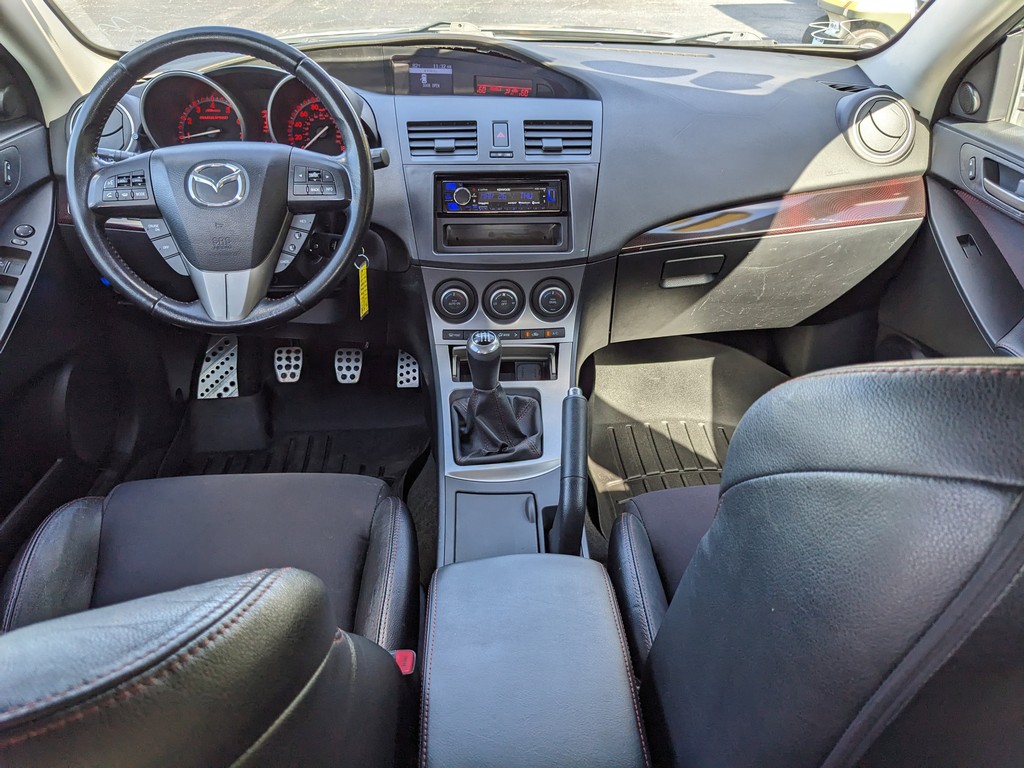 Mazda Mazda3 Vehicle Full-screen Gallery Image 10