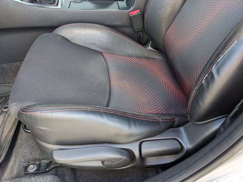 Mazda Mazda3 Vehicle Full-screen Gallery Image 16