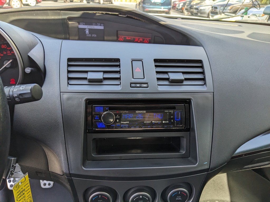 Mazda Mazda3 Vehicle Full-screen Gallery Image 18