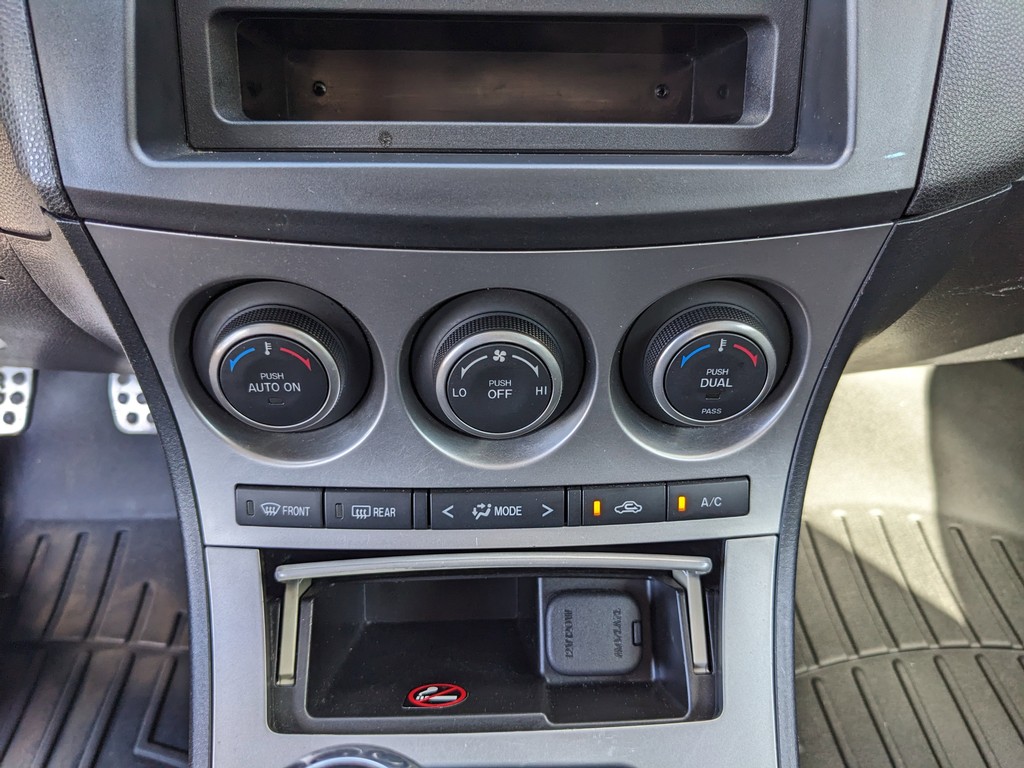 Mazda Mazda3 Vehicle Full-screen Gallery Image 19