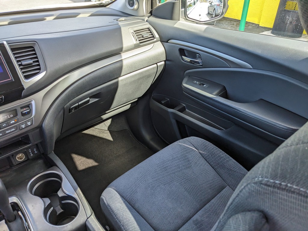 Honda Pilot Vehicle Full-screen Gallery Image 14