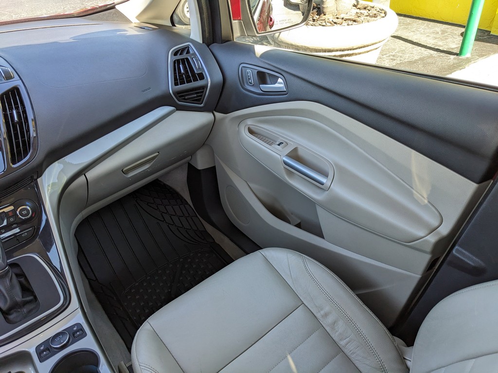 Ford C-Max Hybrid Vehicle Full-screen Gallery Image 14