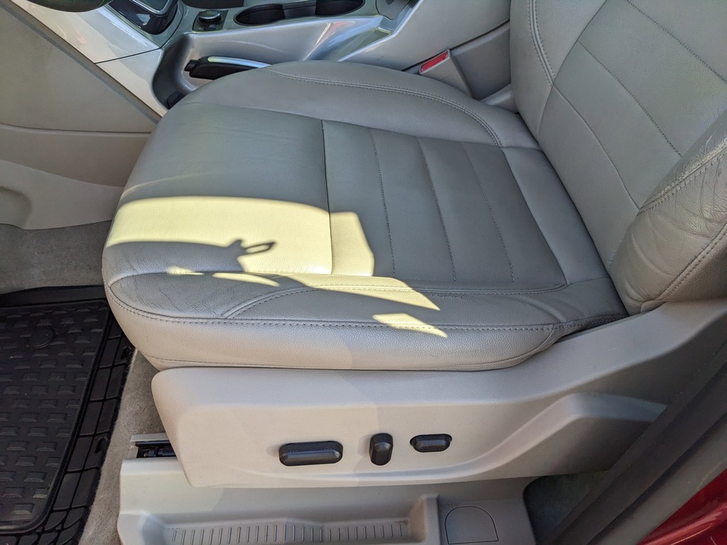 Ford C-Max Hybrid Vehicle Full-screen Gallery Image 17