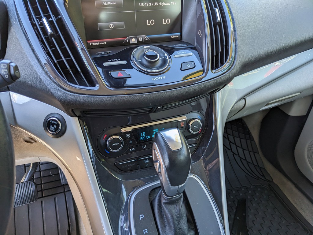 Ford C-Max Hybrid Vehicle Full-screen Gallery Image 21