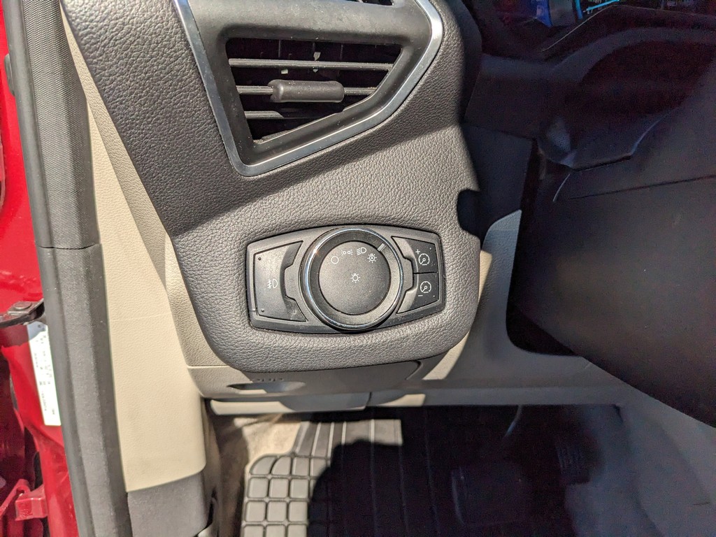 Ford C-Max Hybrid Vehicle Full-screen Gallery Image 24