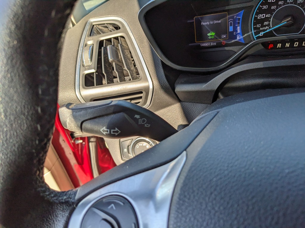 Ford C-Max Hybrid Vehicle Full-screen Gallery Image 28