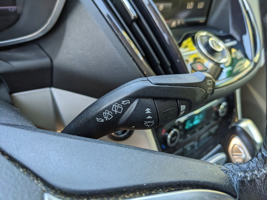 Ford C-Max Hybrid Vehicle Full-screen Gallery Image 29