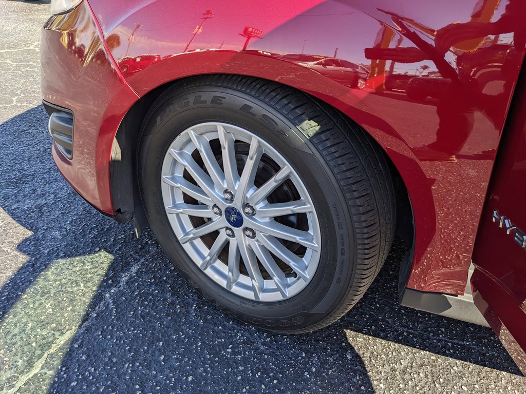 Ford C-Max Hybrid Vehicle Full-screen Gallery Image 31