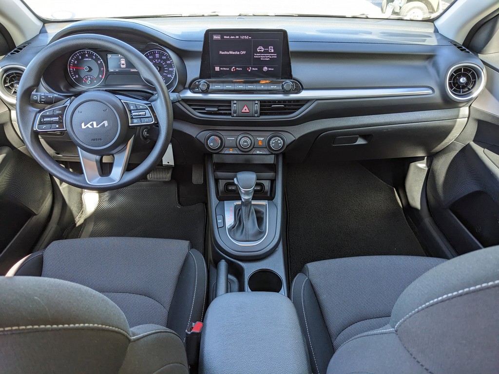 Kia Forte Vehicle Full-screen Gallery Image 11