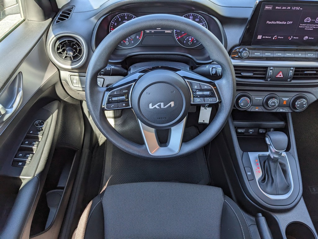 Kia Forte Vehicle Full-screen Gallery Image 12