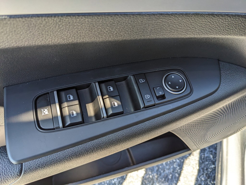 Kia Forte Vehicle Full-screen Gallery Image 16