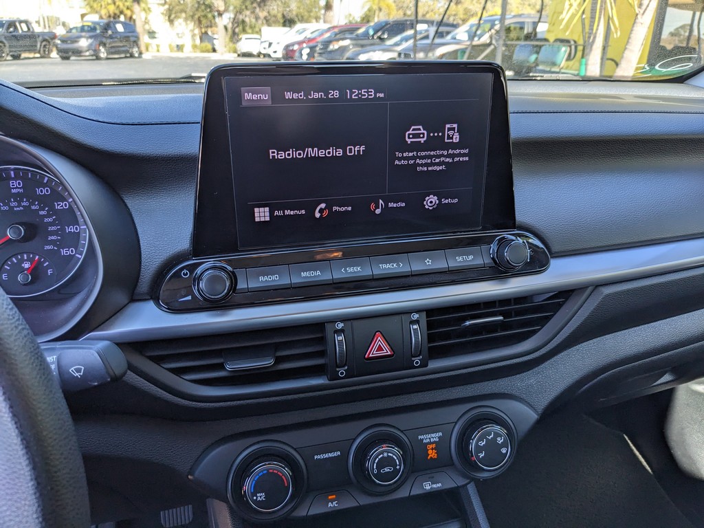 Kia Forte Vehicle Full-screen Gallery Image 19