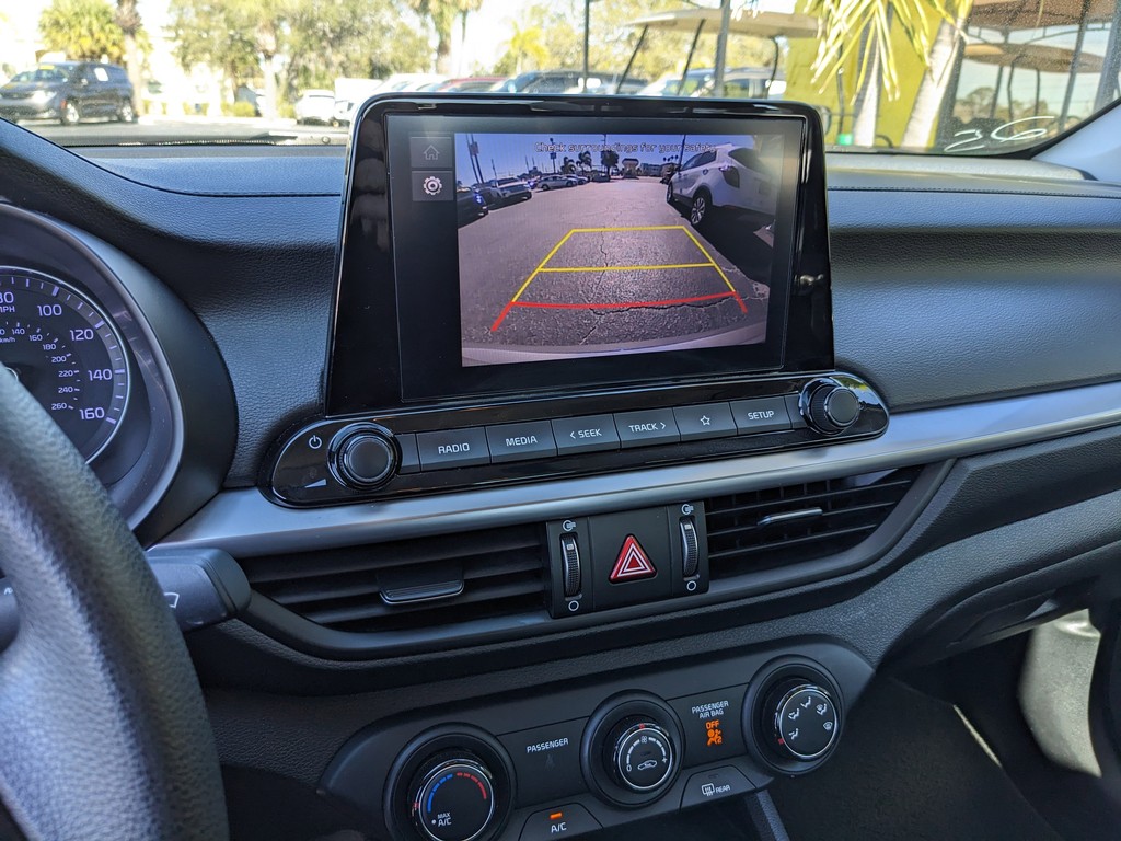 Kia Forte Vehicle Full-screen Gallery Image 20