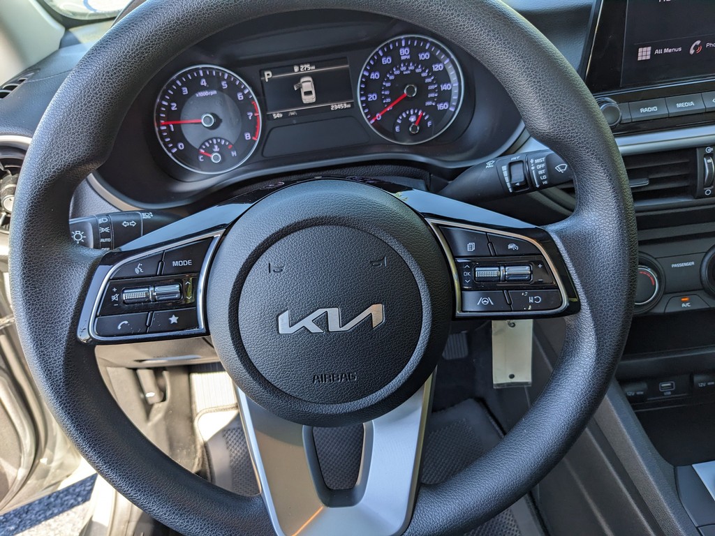 Kia Forte Vehicle Full-screen Gallery Image 24