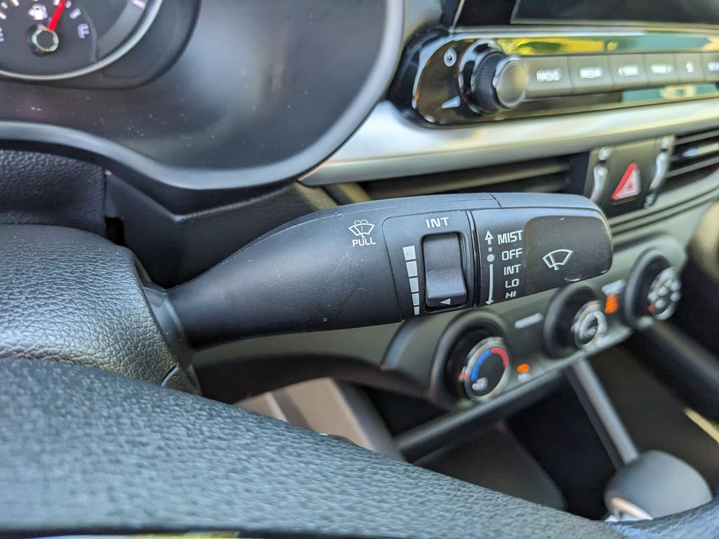 Kia Forte Vehicle Full-screen Gallery Image 28