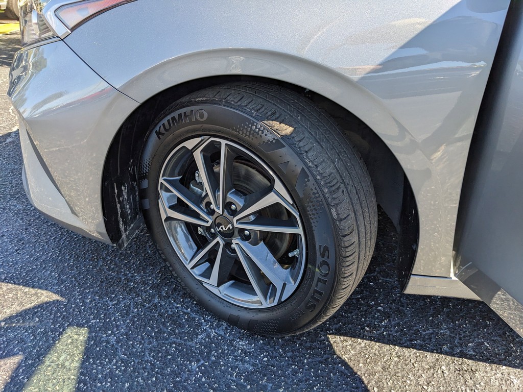 Kia Forte Vehicle Full-screen Gallery Image 30