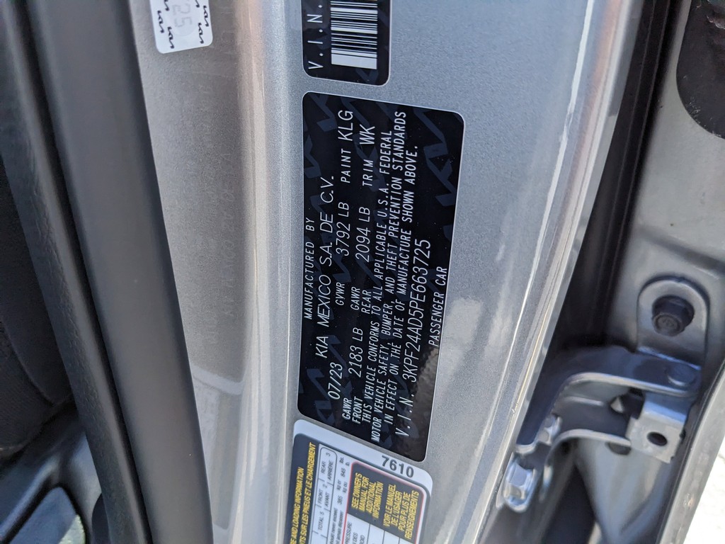 Kia Forte Vehicle Full-screen Gallery Image 31