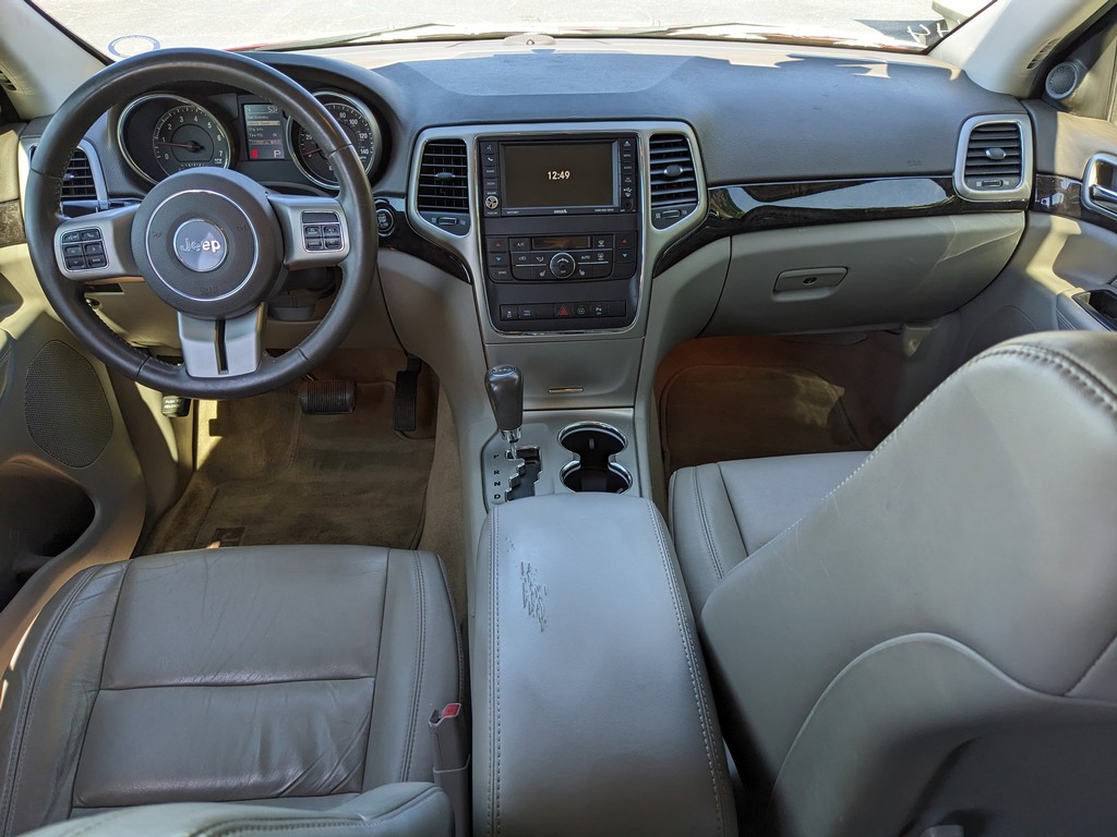 Jeep Grand Cherokee Vehicle Full-screen Gallery Image 13