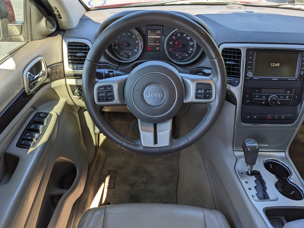 Jeep Grand Cherokee Vehicle Full-screen Gallery Image 14