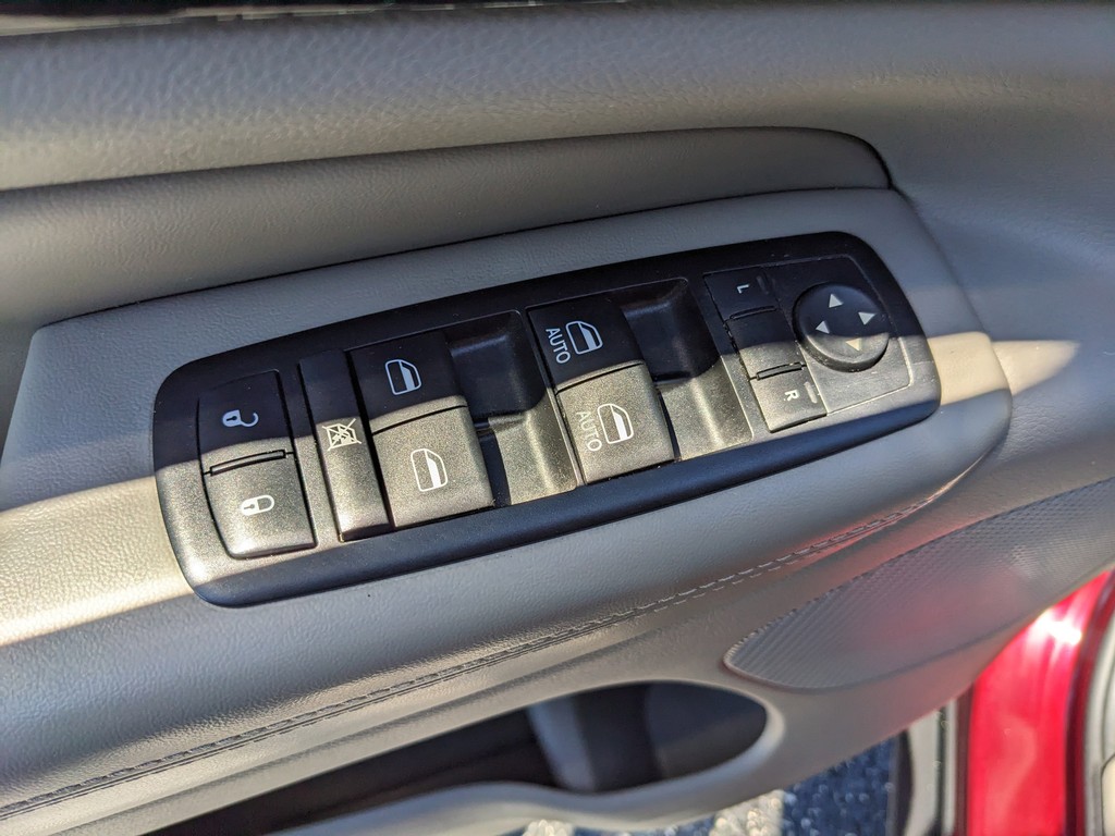 Jeep Grand Cherokee Vehicle Full-screen Gallery Image 18