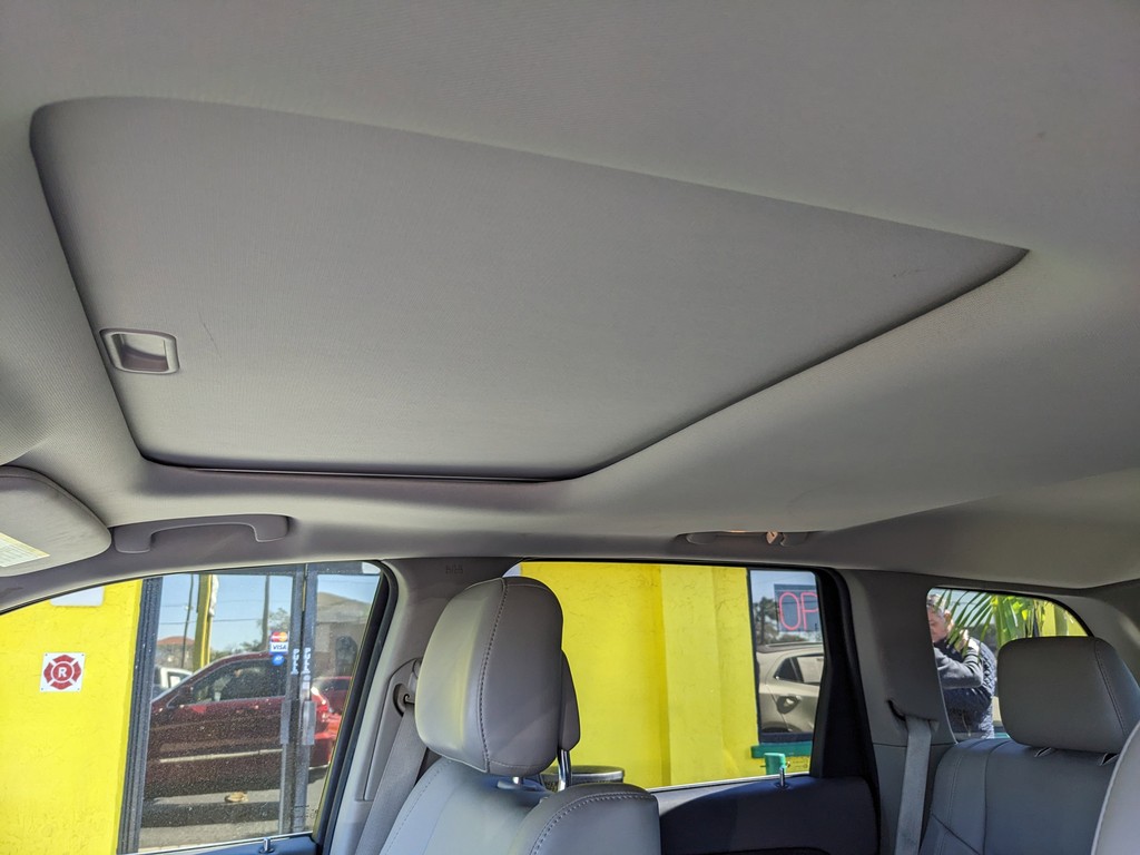 Jeep Grand Cherokee Vehicle Full-screen Gallery Image 20