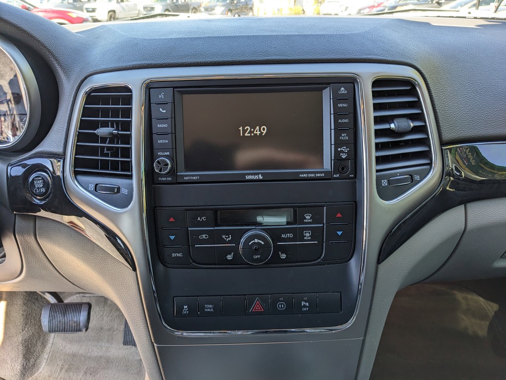 Jeep Grand Cherokee Vehicle Full-screen Gallery Image 21