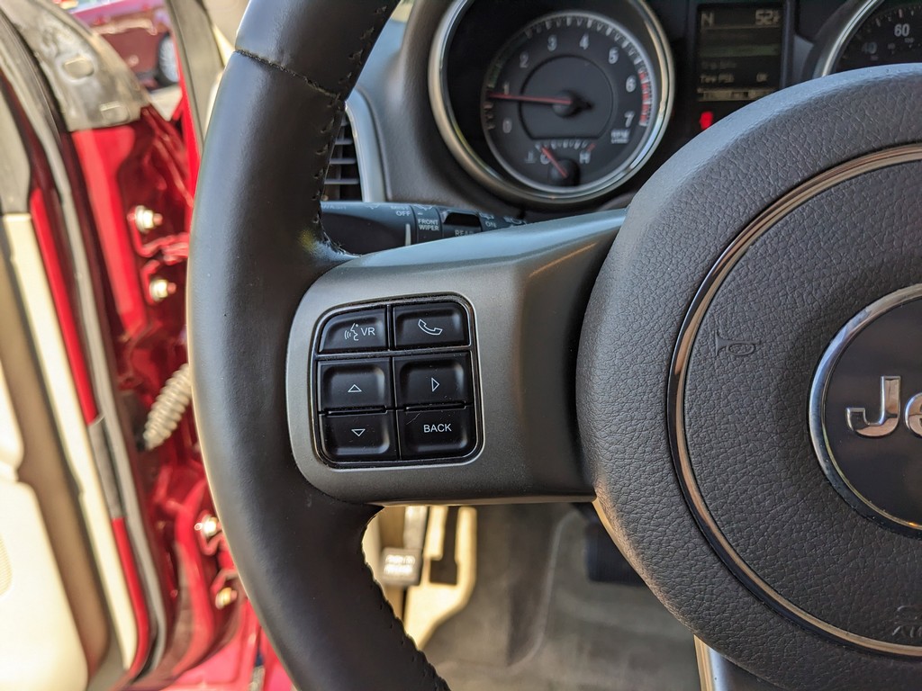 Jeep Grand Cherokee Vehicle Full-screen Gallery Image 28