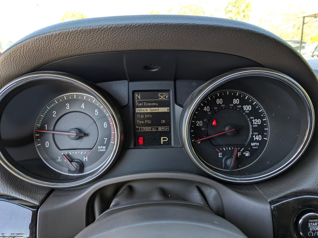 Jeep Grand Cherokee Vehicle Full-screen Gallery Image 31