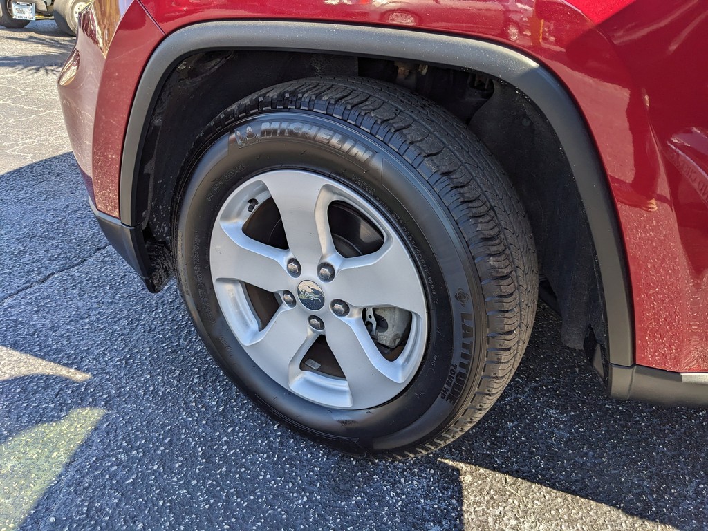 Jeep Grand Cherokee Vehicle Full-screen Gallery Image 32