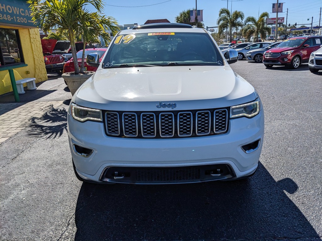 Jeep Grand Cherokee Vehicle Full-screen Gallery Image 06